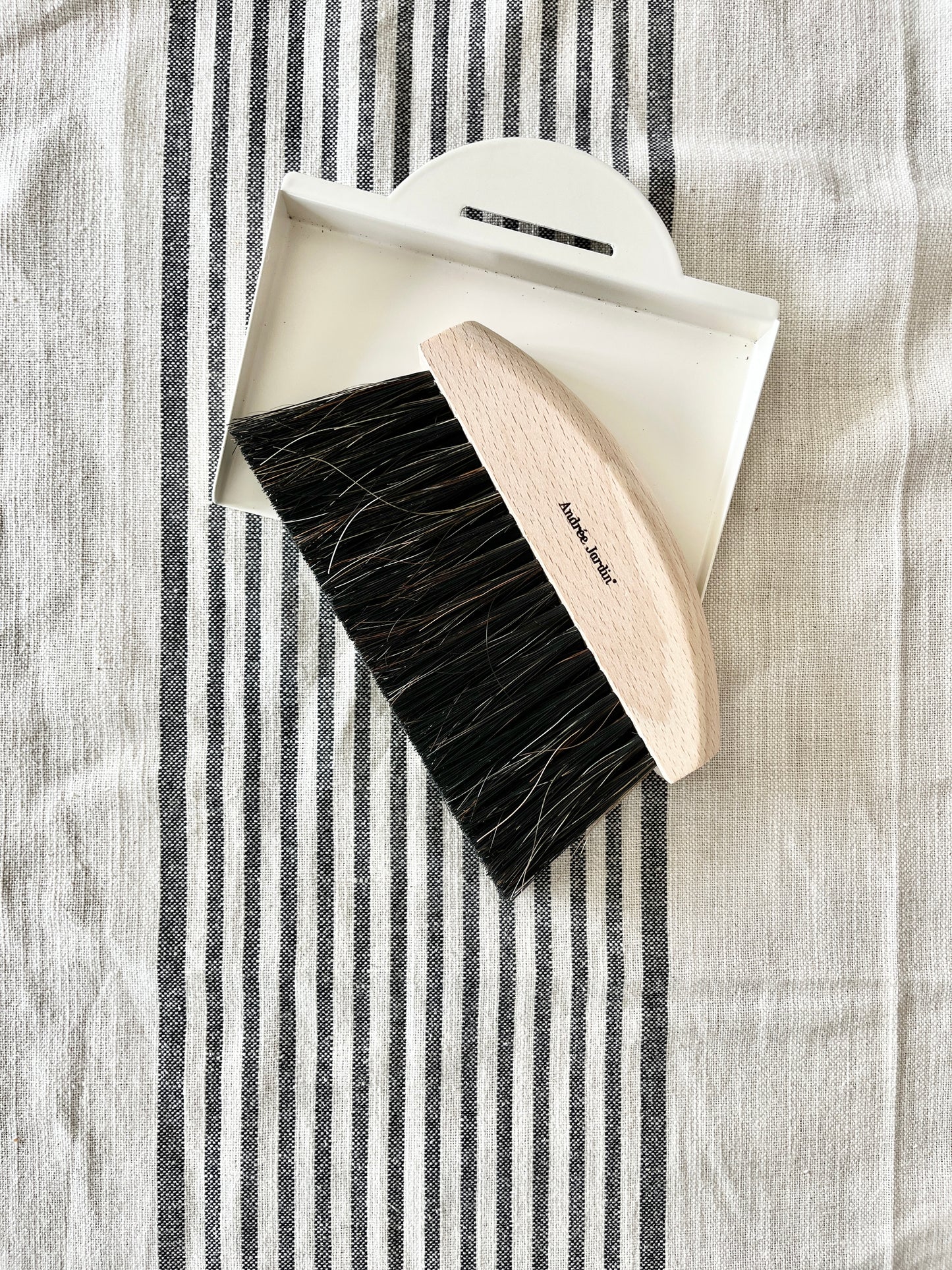 Andrée Jardin Table brush & dustpan set