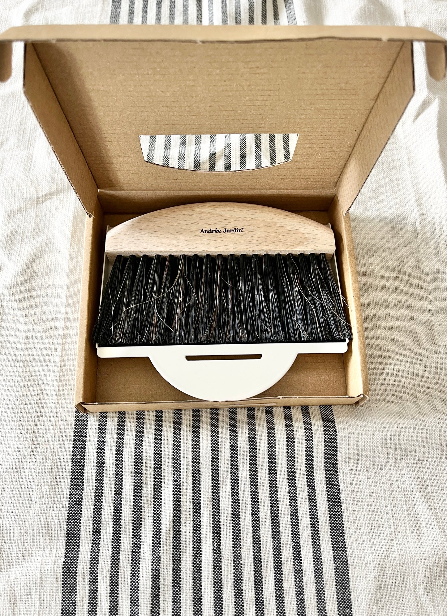 Andrée Jardin Table brush & dustpan set