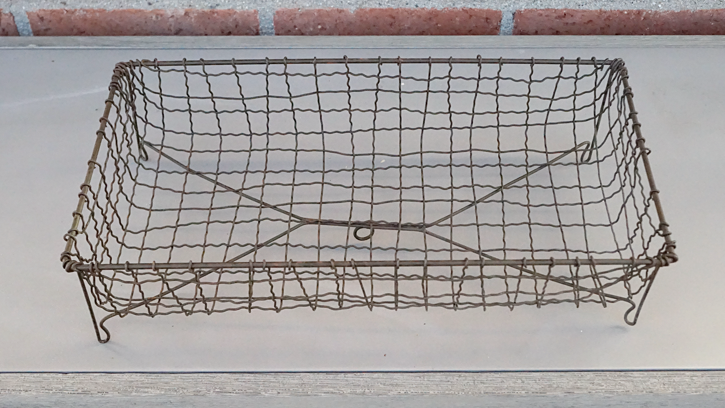 Wire footed basket