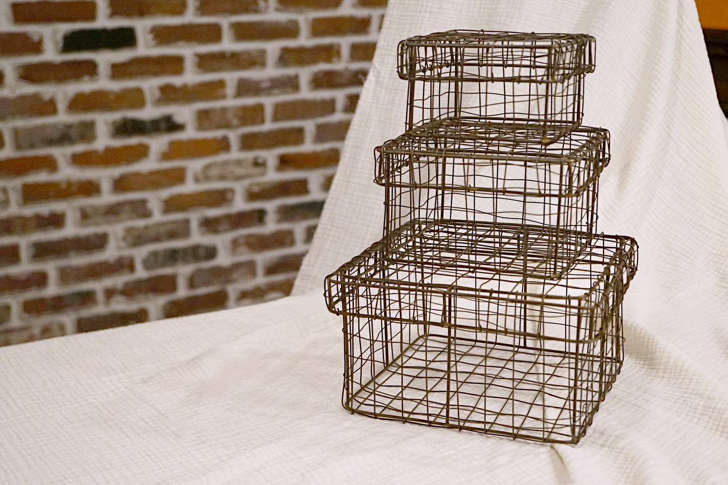 Nesting wire basket with lid set of 3