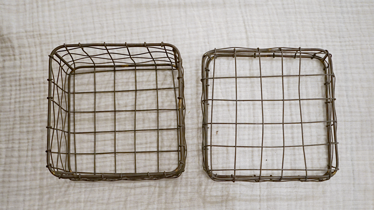 Nesting wire basket with lid set of 3