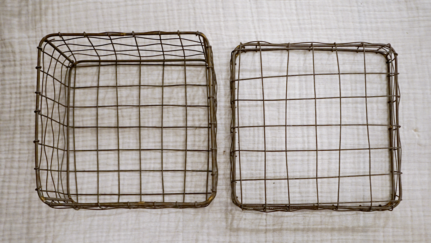 Nesting wire basket with lid set of 3