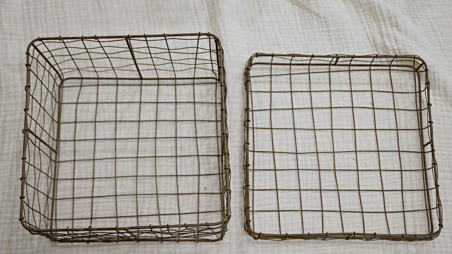 Nesting wire basket with lid set of 3